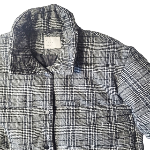 A new Day Short Cropped Plaid Puffer XXL - Picture 3 of 7